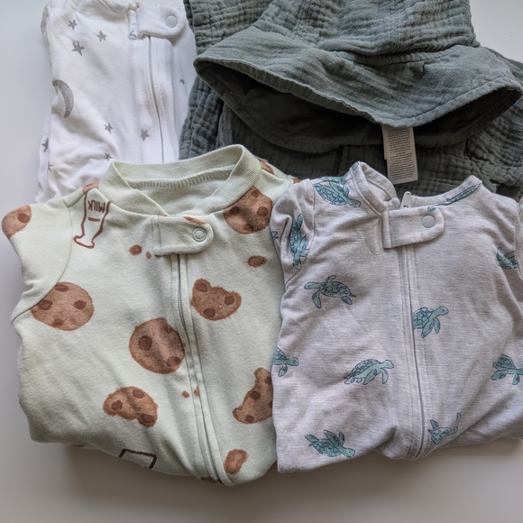 Carter's Other - Gender Neutral 4 Piece Baby Bundle